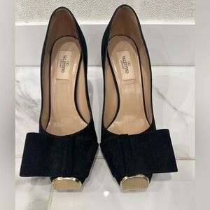 Valentino Garavani pumps size 37.5